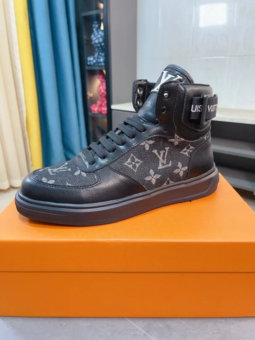 Men's shoes 💰440🌹🌹【LOUIS VUITTON】Same style on Louis Vuitton* official website🚹Men's high-top casual shoes❤️Same style as popular celebrities and big names ~ Best-selling at home and abroad Lv focuses on the checkerboard series...Imported first-layer cowhide with special fabrics➕Full sheep leather lining➕Brand-specific hollow outsole💎Produced by OEM The highest version🔍🔍Number of codes: 38-44,